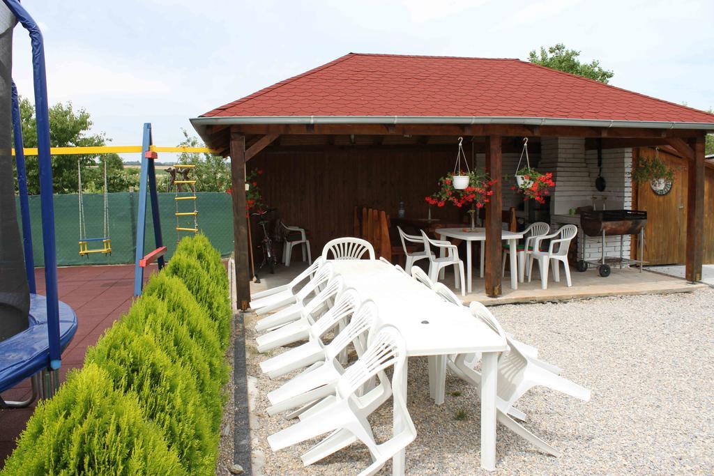 Privat Arcadia Appartement Podhájska Buitenkant foto